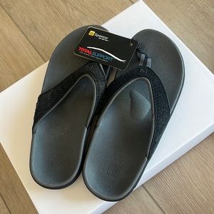 Total Support Sandals